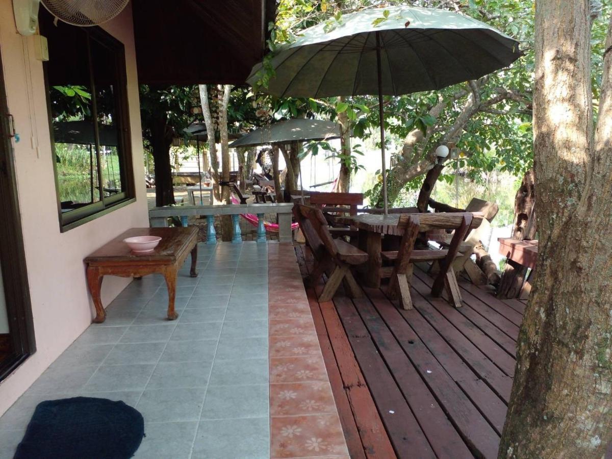 Baansuanleelawadee Resort Amphawa Exteriör bild