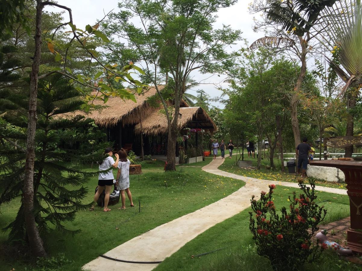 Baansuanleelawadee Resort Amphawa Exteriör bild