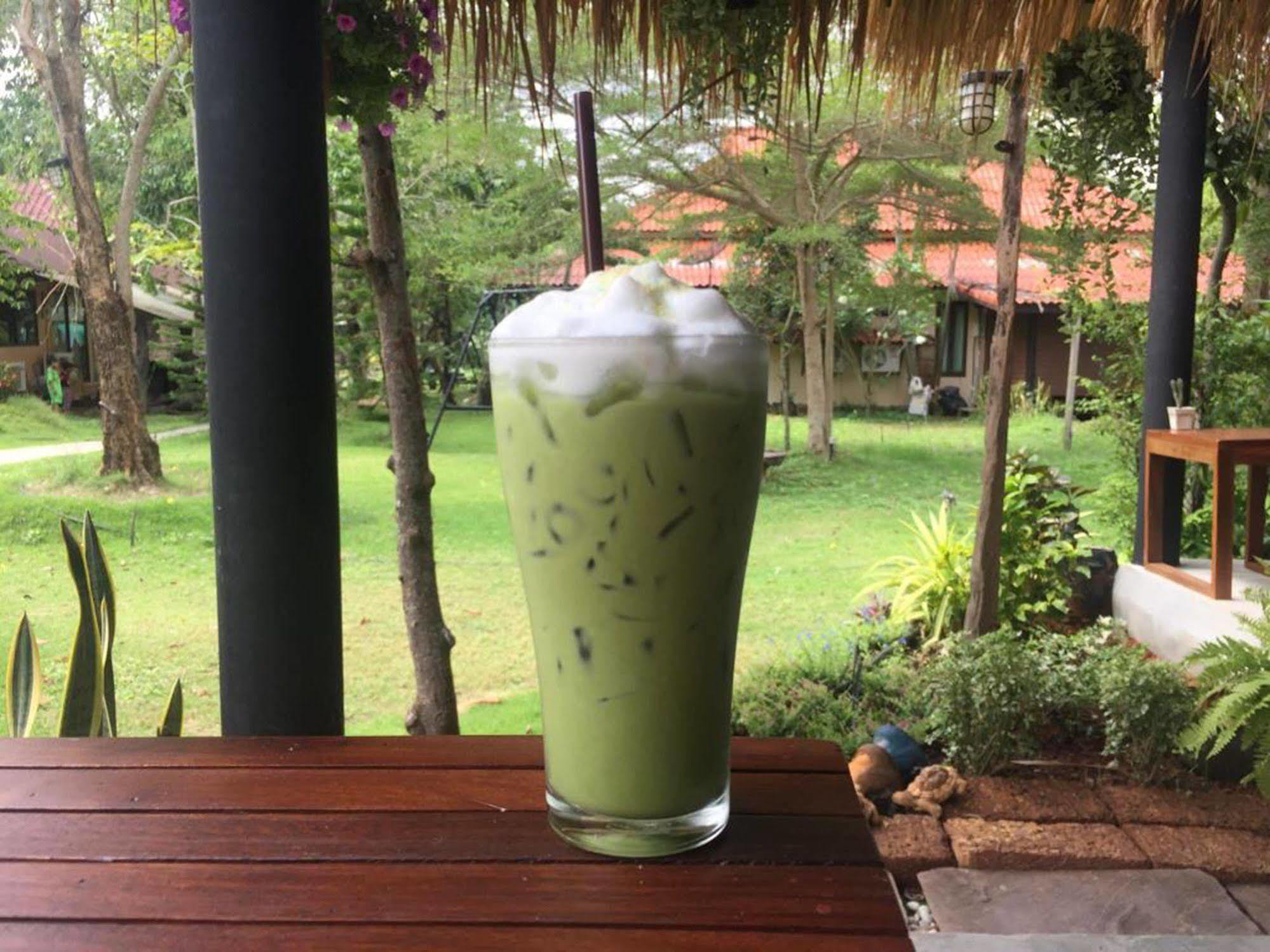 Baansuanleelawadee Resort Amphawa Exteriör bild