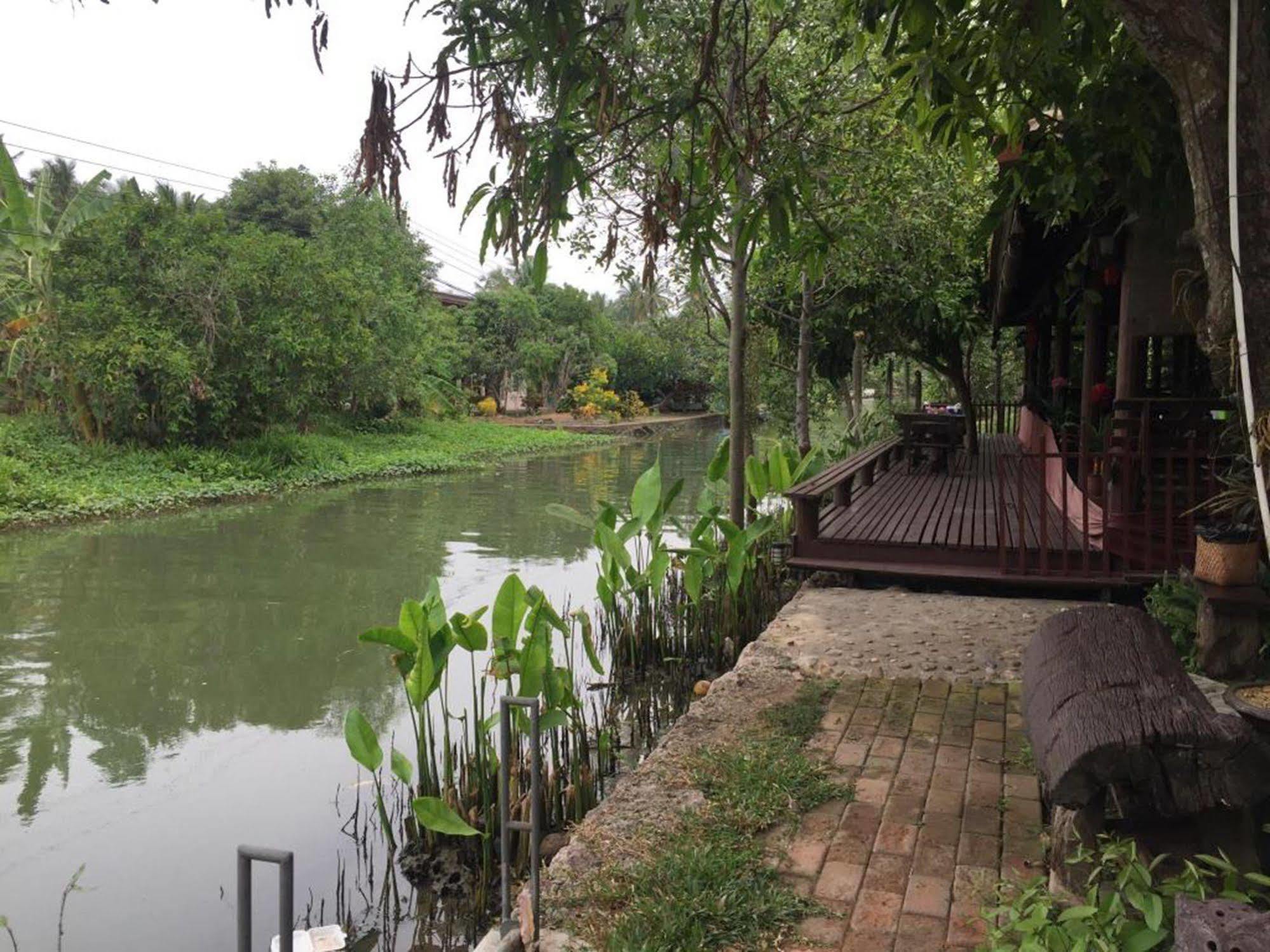 Baansuanleelawadee Resort Amphawa Exteriör bild